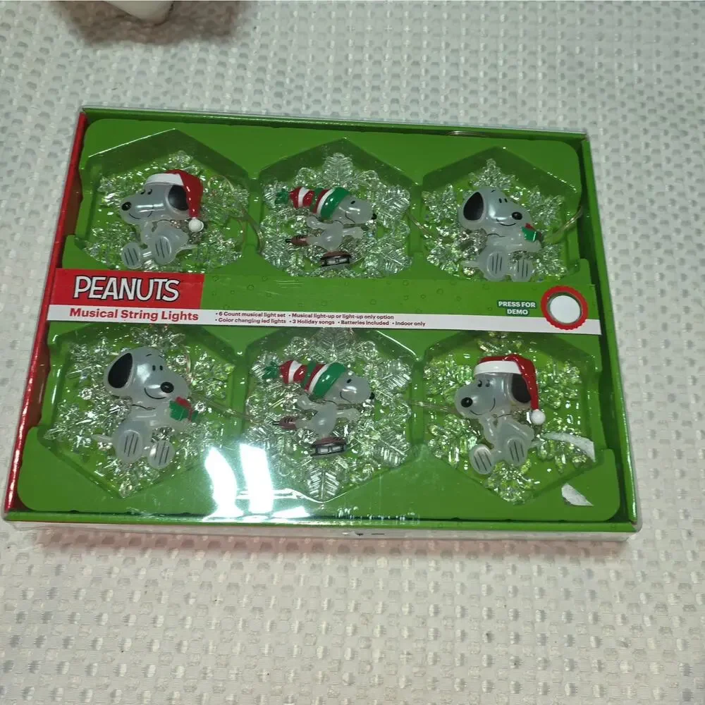 NEW PEANUTS MUSICAL LIGHTS UP CHRISTMAS STRING SNOWFLAKE STRING SET